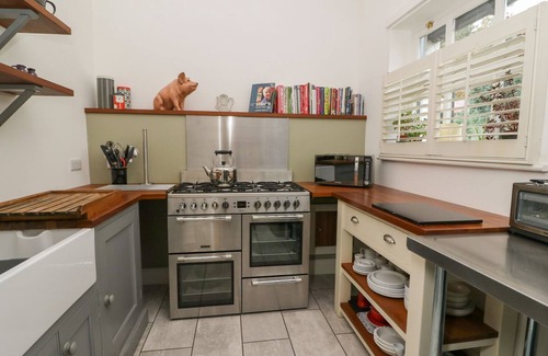 Trawscoed Casa | WILLOW COTTAGE, romantic, character holiday cottage in Llanilar