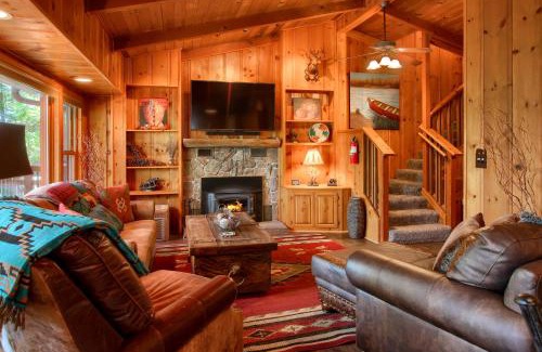 Bass Lake Casa | Willow Cove Lodge- 5 bedrooms with a hot tub