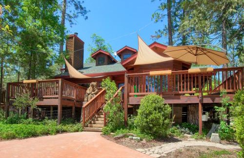 Bass Lake Casa | Willow Cove Lodge- 5 bedrooms with a hot tub
