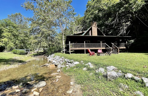 Townsend Cabina | Willow Creek 2 Bedroom Cabin by RedAwning