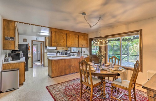 Willow Creek Casa | Willow Creek Hideaway w/ Deck, 1 Mi to River!