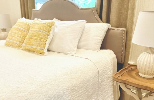 Biloxi Hotel | Southern Charm on The Secret Coast The Mockingbird Inn- Willow Suite