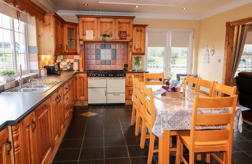 Newry Casa | WILLOW TREE FARM HOUSE, family friendly in Jonesborough
