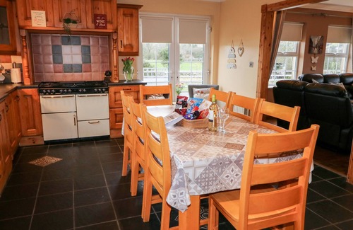 Newry Casa | WILLOW TREE FARM HOUSE, family friendly in Jonesborough