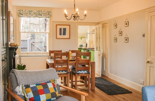 Shrewsbury Cabaña | WILLOW VIEW, family friendly, character holiday cottage in Shrewsbury