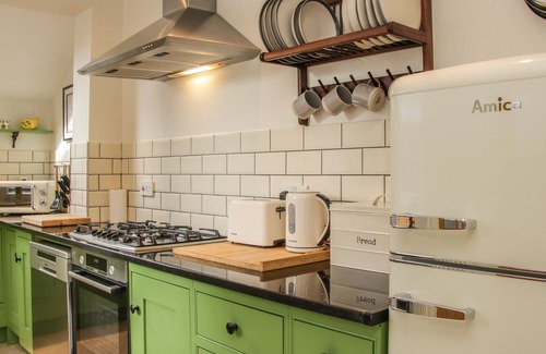 Shrewsbury Cabaña | WILLOW VIEW, family friendly, character holiday cottage in Shrewsbury