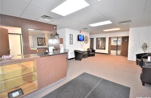 Maple Creek Hotel | Willowbend Hotel