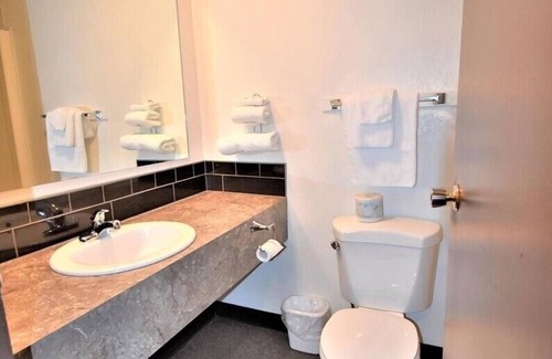Maple Creek Hotel | Willowbend Hotel