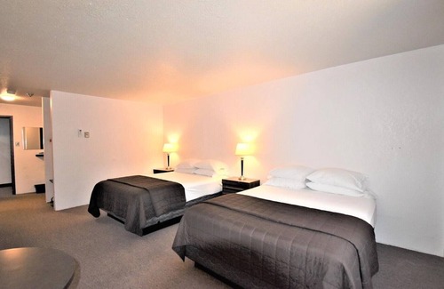 Maple Creek Hotel | Willowbend Hotel