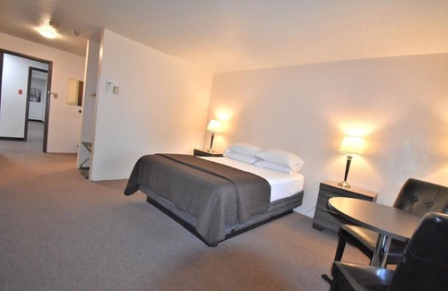 Maple Creek Hotel | Willowbend Hotel