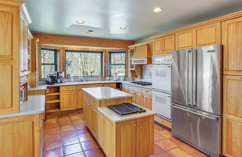 Wilmington Casa | ¡NUEVO! Wilmington Home con terraza, vista al lago y sala de juegos