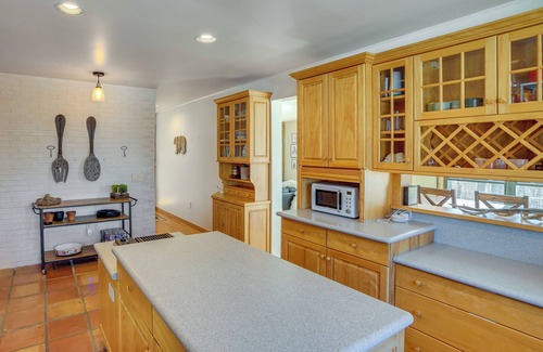 Wilmington Casa | ¡NUEVO! Wilmington Home con terraza, vista al lago y sala de juegos