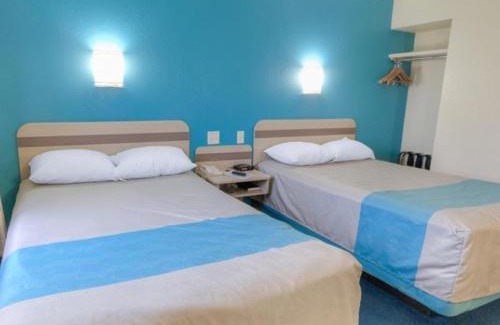 Claresholm Hotel | Wilshireinn Hotel
