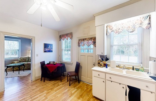 Wilson County Casa | Wilson Garden of Eden: Southern Getaway with Private Vineyard & Lounge