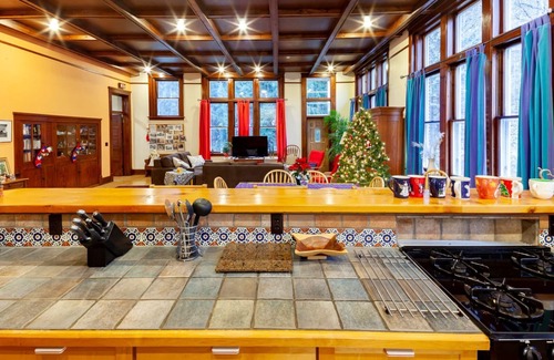 La Crosse Casa | Wilson Schoolhouse Inn Ideal para reuniones familiares o 2-3 parejas