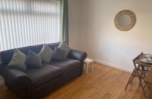 Newcastle-upon-Tyne Casa | Wilton - Perfect Home for Contractors Private Large Drive
