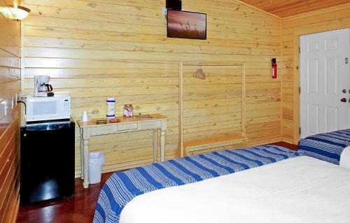 Wimberley Casa | Wimberley Log Cabins Resort and Suites- Unit 5