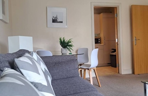 Wimbledon Apartamento | Wimbledon Apartment Is a Fantastic 1 Bedroom Apartment in the centre of Wimbledon with free parking!
