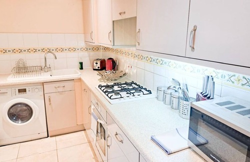 Wimbledon Apartamento | Wimbledon Apartment Is a Fantastic 1 Bedroom Apartment in the centre of Wimbledon with free parking!