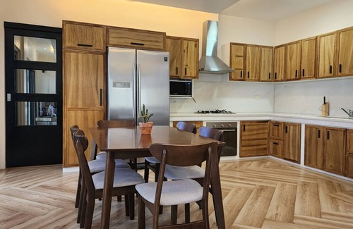 Pili Apartamento | Winch Unit 4 ~ Near CWC Cable Park & Golf Course