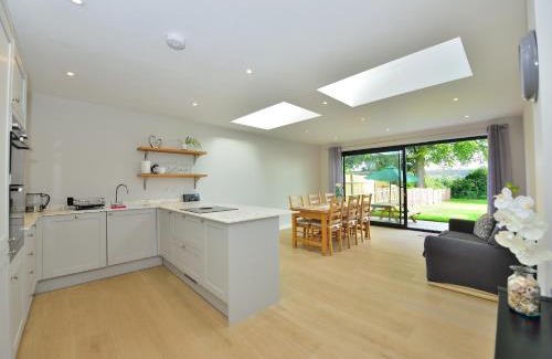 Winchester Casa | Winchester Luxury Home I Southdown View I Town Centre I 4BR3Bath I Free Parking
