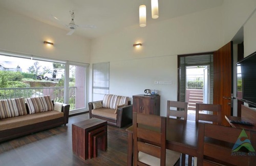 Elappara Complejo | Wind Chimes by Astral Inn