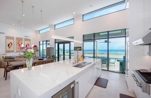 East End Casa | Wind Upon The Waves by Grand Cayman Villas & Condos