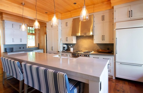 Windermere Cabaña | Windermere! South! Private! Wallsend is Muskoka Classic Luxury!