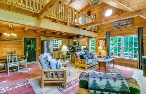 Maggie Valley Cabina | WindFall-Stunning Creekside Cabin, Pet Friendly, Two Fire Pit Areas