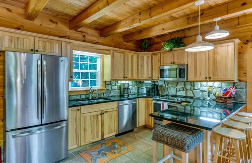 Maggie Valley Cabina | WindFall-Stunning Creekside Cabin, Pet Friendly, Two Fire Pit Areas