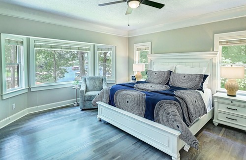 Troutman Casa | Winding Down | Sleeps 20 | 7 bed/5.5 ba | New pool | Golf Simulator| Pickle Ball Court |