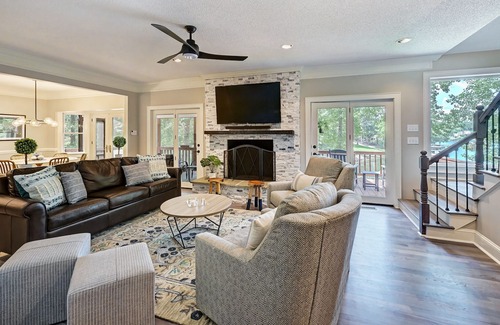 Troutman Casa | Winding Down | Sleeps 20 | 7 bed/5.5 ba | New pool | Golf Simulator| Pickle Ball Court |