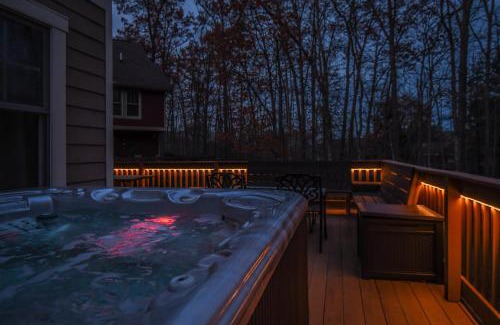 Silver Ridge Casa | Winding Down Slope Side