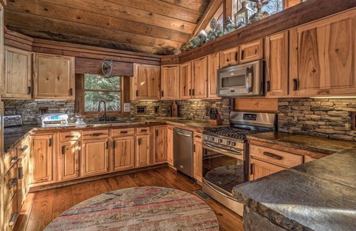 Cherry Log Cabina | Winding Log Ridge- Se aceptan mascotas | Porche proyectado | 11 millas del centro