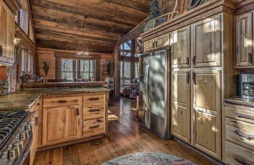 Cherry Log Cabina | Winding Log Ridge- Se aceptan mascotas | Porche proyectado | 11 millas del centro