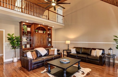 Big Canoe Casa | Windmill Cottage | Live in luxury with big screen TVs and great outdoor spaces!
