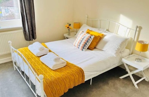 Yeadon Casa | Windmill Lodge at Leeds/Bradford Airport