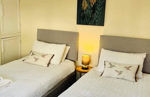 Yeadon Casa | Windmill Lodge at Leeds/Bradford Airport