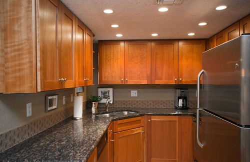 Tucson Condominio | Ventana a las montañas de Catalina en este primer piso con MUCHAS actualizaciones