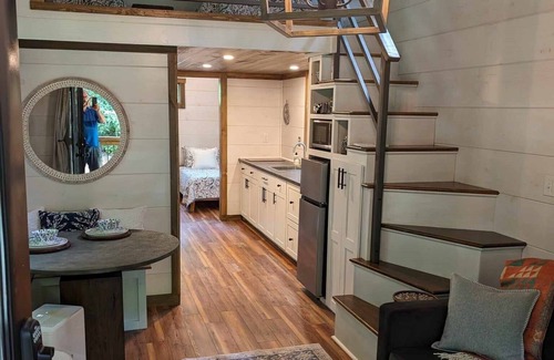 Old Fort Cabina | Windsong Creek side cabin c-2