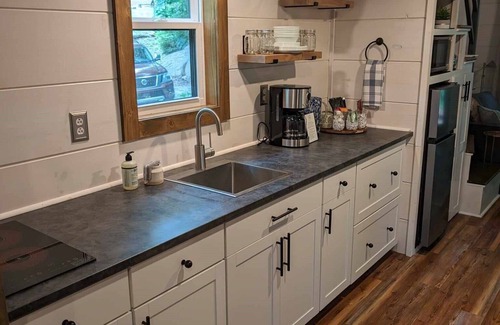 Old Fort Cabina | Windsong Creek side cabin c-2