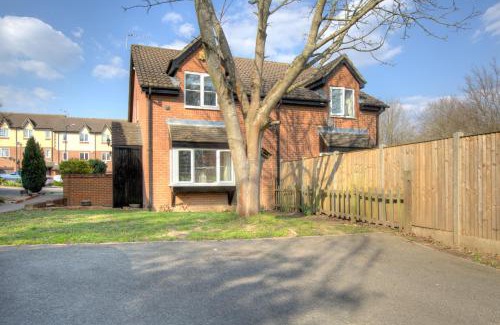 Slough Casa | Windsor Burnham Ascot Haven Sleeps 4