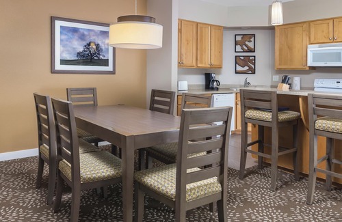 Windsor Complejo | Windsor, CA: Sonoma 3 Bedroom Condo w / chimenea, Resort piscina, spa, Wi-Fi y Más!