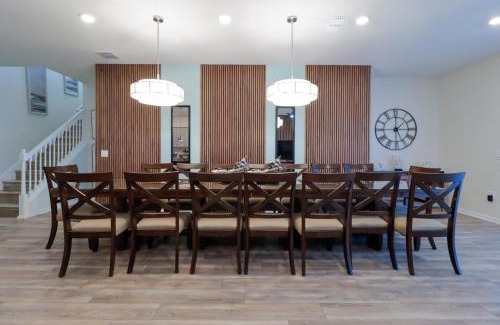 Davenport Casa | Windsor Island Private Vacation Home - Sleeps 20 - Pool, Spa, Game Room, Access to Resort Amenities - FREE BBQ