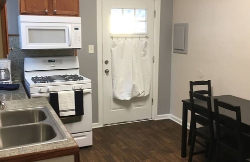 Windsor Park Apartamento | Windsor Park Pad apt 2 min to Mass Ave With AC
