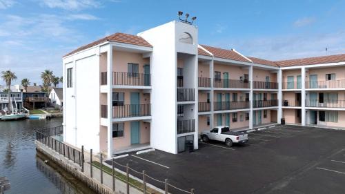 South Padre Island Hotel | WindWater Hotel and Marina