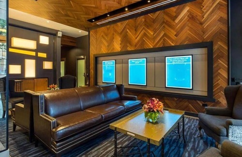 Streeterville Hotel | Windy City Hideaway | Mag Mile Magic | Navy Pier | Pets Allowed