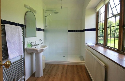 Longborough Cabaña | WINDY RIDGE COTTAGE, pet friendly, with open fire in Longborough