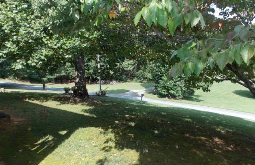 Wears Valley Casa | Windy Ridge-Pet-Friendly Smoky Mountain Cabin with Fishing Access, Fenced Yard & Free Tickets