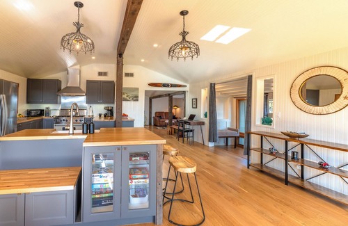 Old Town Casa | WindyHideaway:NEW & Inspiring Retreat!Coastal Family Fun in Bodega Bay! GmRm